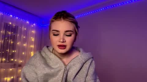 Monika online show from February 3, 1:15 pm