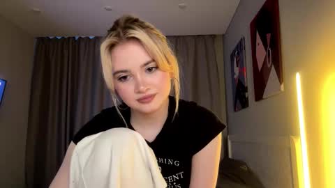 Monika online show from March 10, 1:26 pm