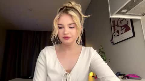 Monika online show from March 14, 2:10 pm