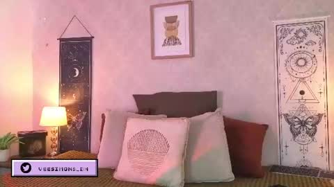 Vee Simons online show from June 18, 8:14 pm