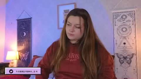 Vee Simons online show from June 22, 7:43 pm