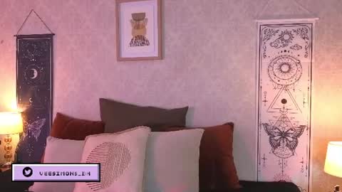 Vee Simons online show from June 20, 8:59 pm