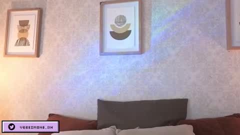 Vee Simons online show from December 18, 8:59 pm