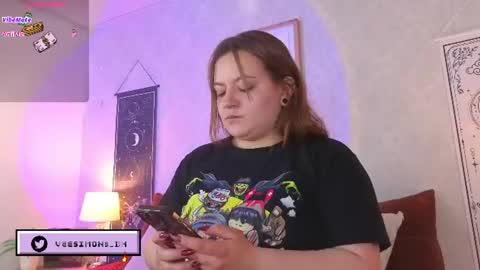 Vee Simons online show from June 10, 8:29 pm