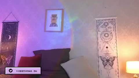 Vee Simons online show from July 7, 7:40 pm