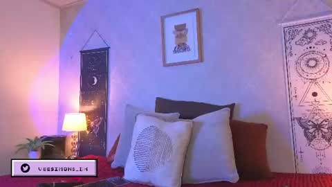 Vee Simons online show from June 9, 8:08 pm