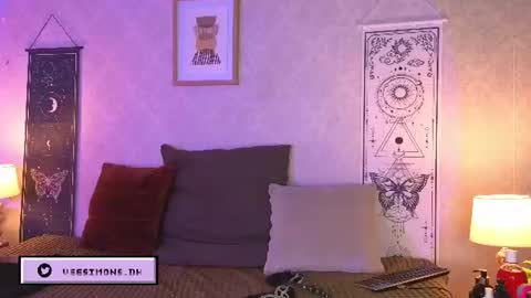 Vee Simons online show from July 8, 8:23 pm