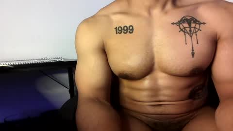Vegas Love online show from July 7, 8:35 pm