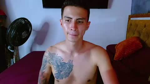 velk_hot1 online show from June 11, 10:19 pm