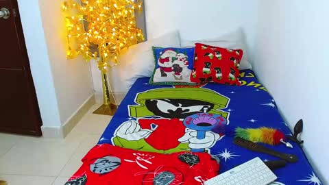 velk_hot1 online show from December 4, 9:47 pm