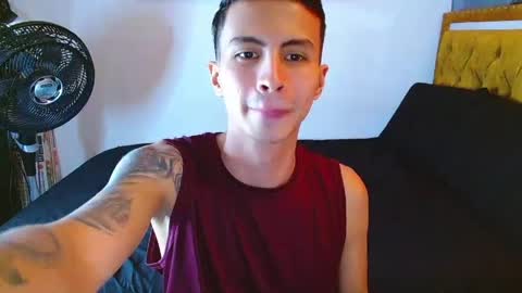 velk_hot1 online show from April 23, 3:02 pm
