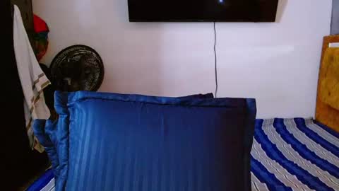 velk_hot1 online show from July 24, 1:30 pm