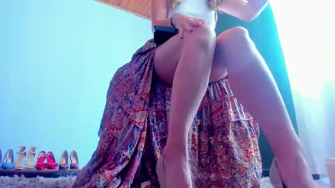 Sara online show from November 16, 2:52 pm