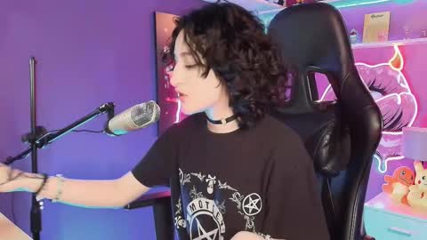 velvet_cak3_ online show from March 5, 9:02 pm