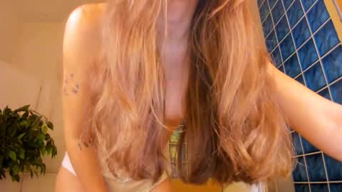 velvet_cherry online show from October 18, 3:38 pm