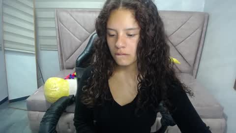 velvet_moon_v online show from September 11, 1:34 pm