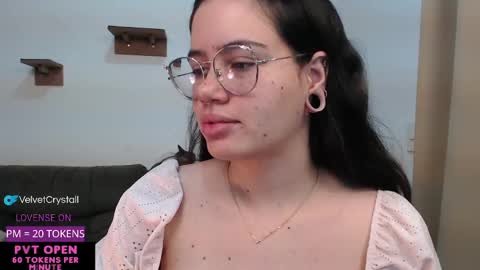 Snapshot of velvetcrystal chatting on September 21, 7:34 am Crystal PVT OPEN online show from September 21, 7:34 am