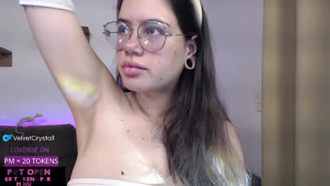 Snapshot of velvetcrystal chatting on October 7, 5:25 am Crystal PVT OPEN online show from October 7, 5:25 am
