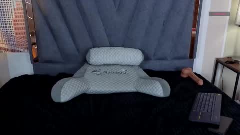 velvetfox_ online show from March 17, 10:04 pm