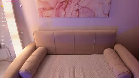 Snapshot of velvetmoore chatting on December 5, 3:55 pm Hii Im new here online show from December 5, 3:55 pm