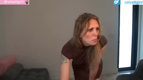 VelvetTGirl online show from June 9, 6:29 pm