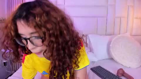venez sofia  online show from June 18, 12:05 am