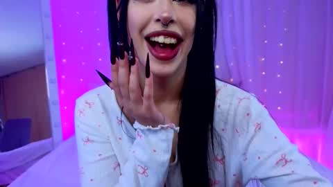 Snapshot of venomeowww_ chatting on September 21, 4:16 am Vivian online show from September 21, 4:16 am