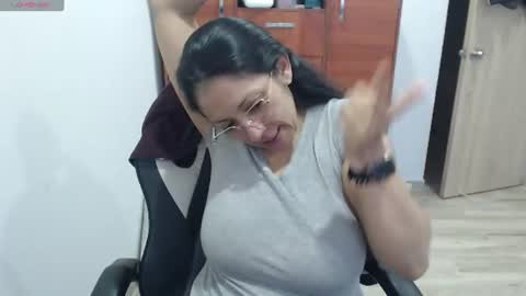 venus496613 online show from August 3, 11:11 pm