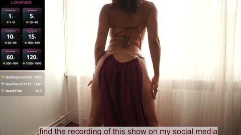 Snapshot of venus_in_jeans chatting on October 15, 12:39 pm Bella online show from October 15, 12:39 pm