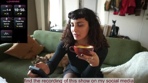 Snapshot of venus_in_jeans chatting on October 24, 10:49 am Bella online show from October 24, 10:49 am