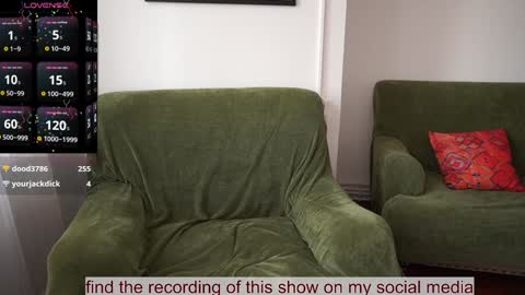 Snapshot of venus_in_jeans chatting on October 28, 1:12 pm Bella online show from October 28, 1:12 pm