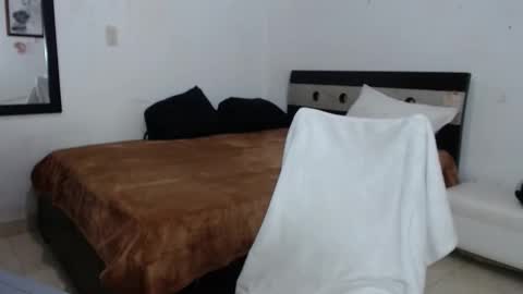 venus_menoza online show from March 12, 4:00 pm