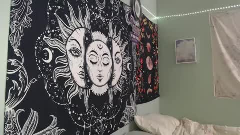 Miss Venus online show from September 30, 1:32 pm