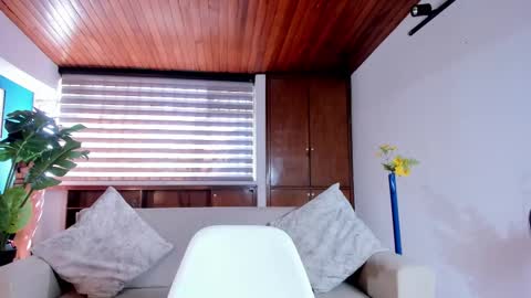 Venus Cooper Everyday From 1400 to 2200 Col Time online show from January 17, 7:33 pm