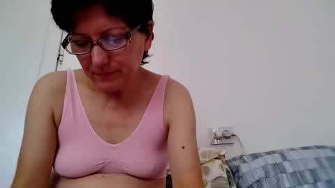 Snapshot of vera_elle chatting on October 20, 9:47 am Vera online show from October 20, 9:47 am
