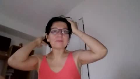 Snapshot of vera_elle chatting on October 9, 5:13 am Vera online show from October 9, 5:13 am