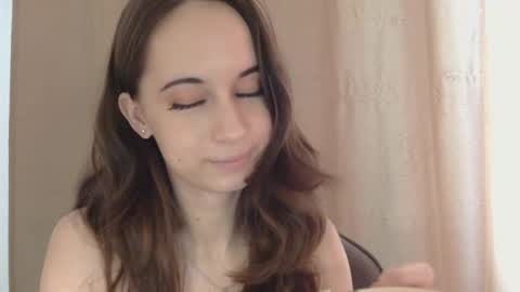 Una online show from March 8, 1:48 pm