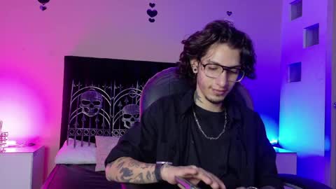vergil_noir online show from June 3, 4:15 am