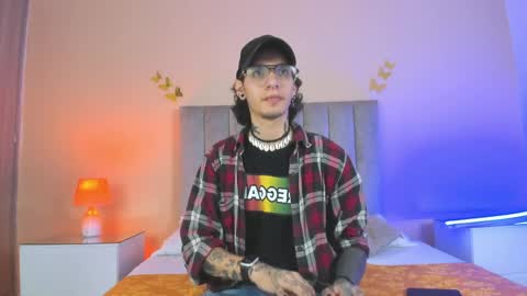 vergil_noir online show from May 17, 4:32 am