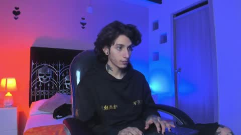 vergil_noir online show from May 12, 4:21 am