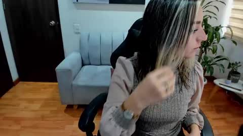 Snapshot of veromars_ chatting on February 24, 12:37 pm Catalina online show from February 24, 12:37 pm