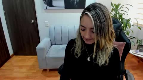 Snapshot of veromars_ chatting on February 27, 5:04 pm Catalina online show from February 27, 5:04 pm