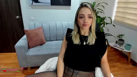Snapshot of veromars_ chatting on February 12, 12:55 pm Catalina online show from February 12, 12:55 pm