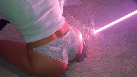very_satrange_things online show from May 1, 12:48 am