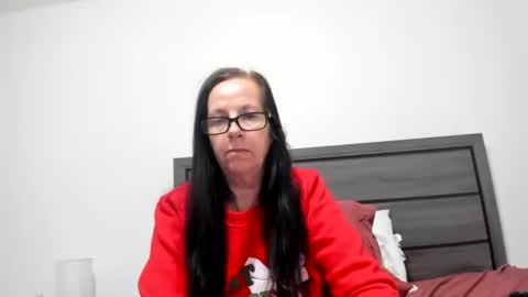 verysassypeachgoddess online show from December 1, 1:42 pm