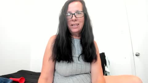 verysassypeachgoddess online show from June 17, 2:55 pm