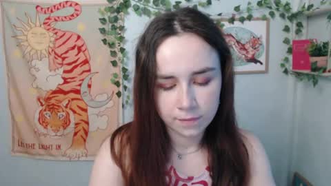 veryveryvery_shy online show from June 27, 5:46 am