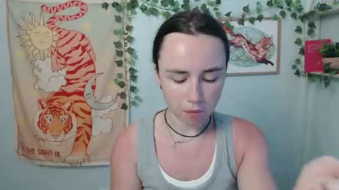veryveryvery_shy online show from August 4, 5:58 am