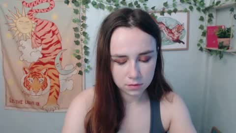 veryveryvery_shy online show from July 13, 5:55 am