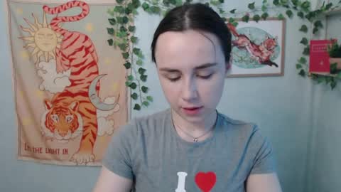 veryveryvery_shy online show from May 23, 5:58 am
